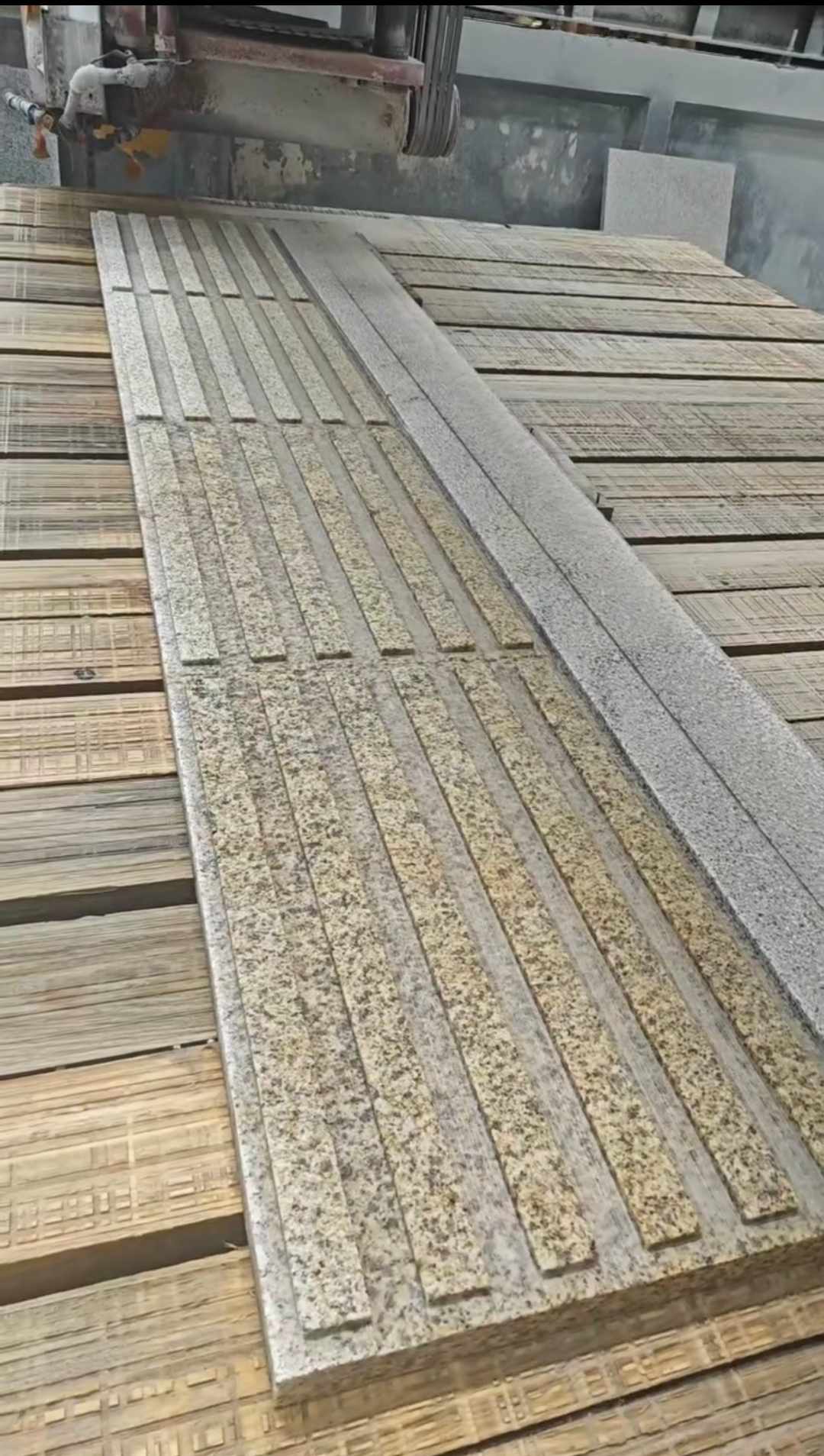 洛阳黄金麻盲道石 盲条