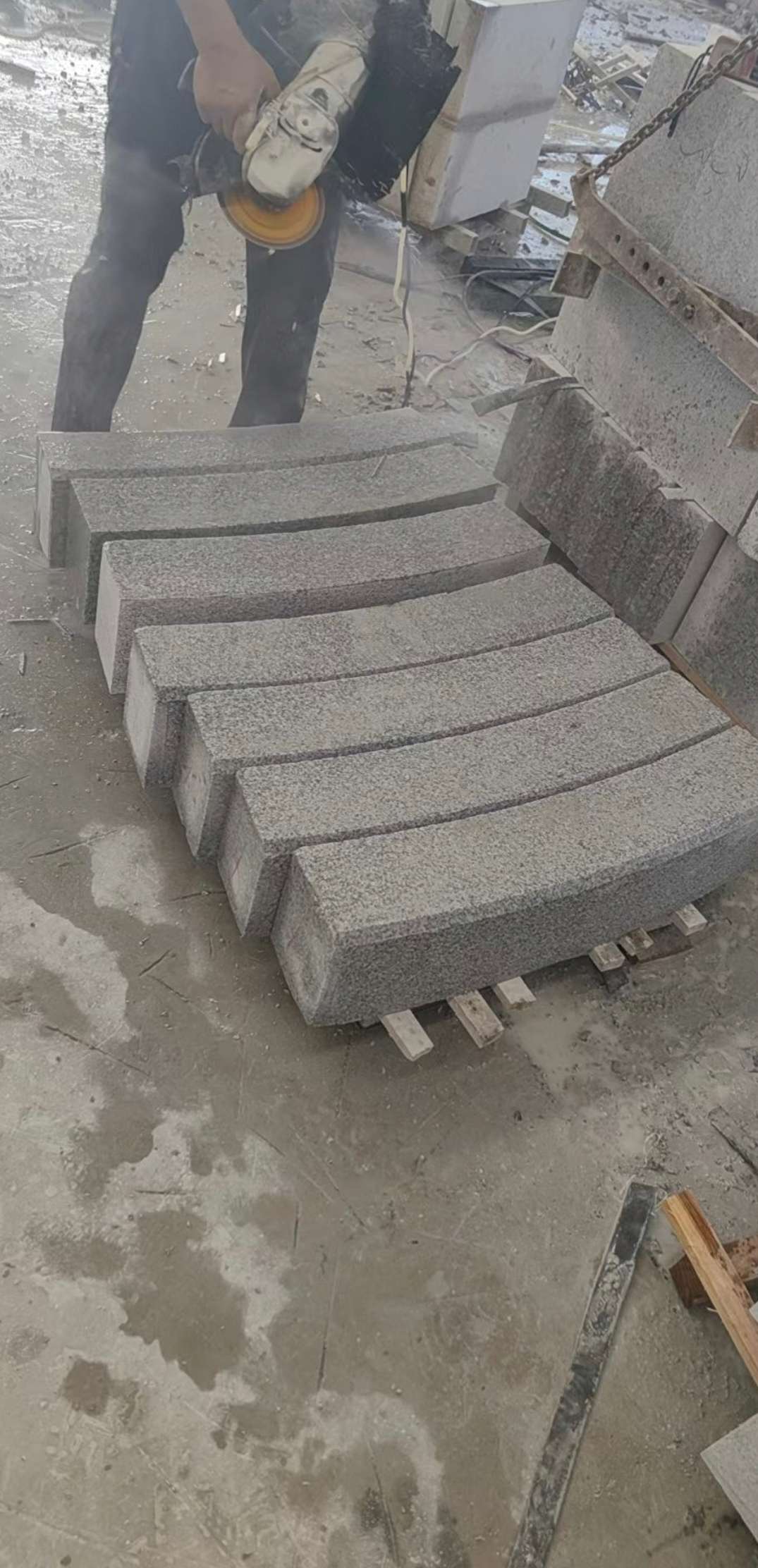 洛阳芝麻白弧形路牙石