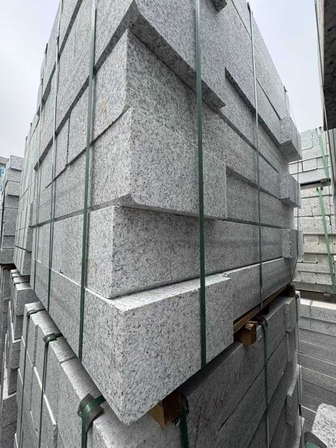洛阳芝麻白路牙石 马路牙子