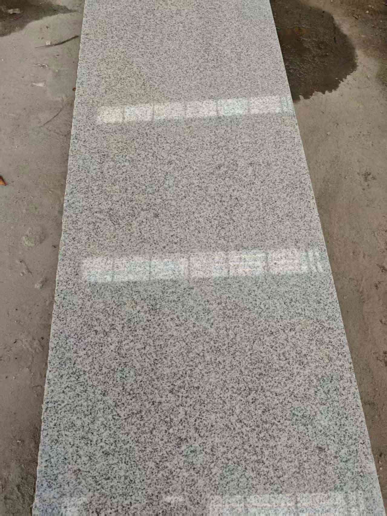 洛阳芝麻白光面毛板